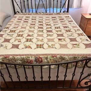 Handmade looking 83“ x 83“ patchwork and floral pattern quilt